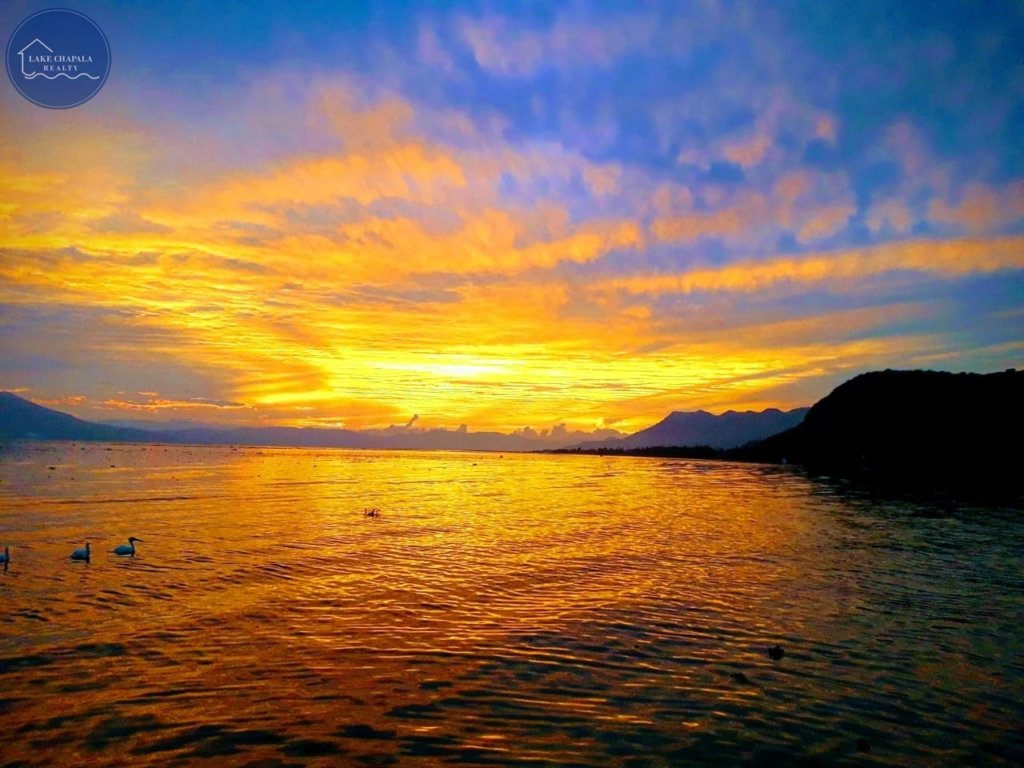 Mountains and water activities are both available in the Lake Chapala area.
